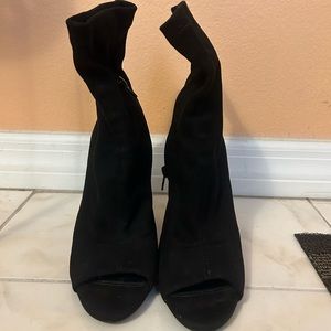 Black heels size 6